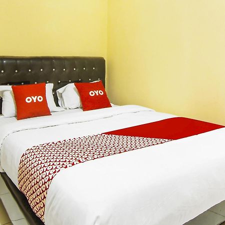 OYO 90900 Pagi Sore Residence Padang  Esterno foto
